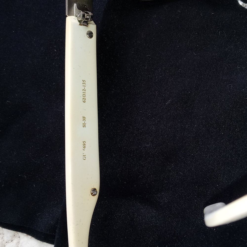 GUESS RX GLASSES AND CASE - Picture 4 of 10